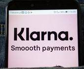 Smartphone mit Klarna-App