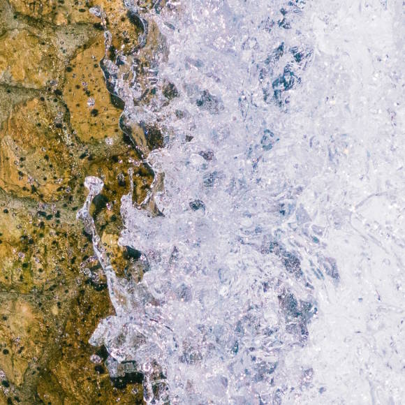 Videostandbild mit plätscherndem Wasser