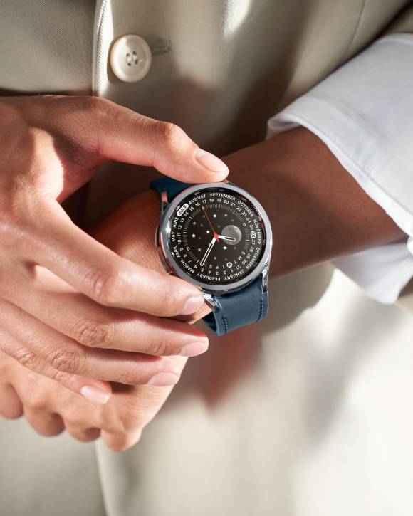 Samsung Galaxy Watch 6 Classic an einem Handgelenk