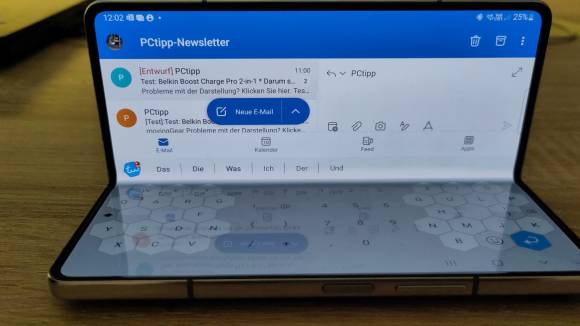 Galaxy Z Fold 5 aufgestellt (90-Grad-Winkel)