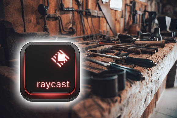 Raycast wird für unzählige Aufgaben zum idealen Werkzeug Eine Werkbank mit zahlreichen benutzen Werkzeugen