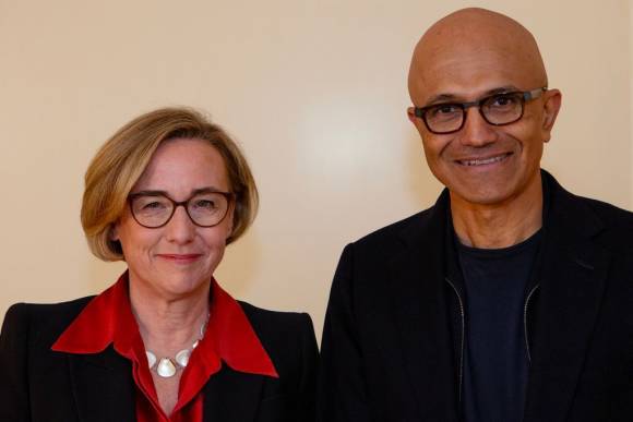 Margherita Della Valle (Vodafone) und Satya Nadella (Microsoft) 