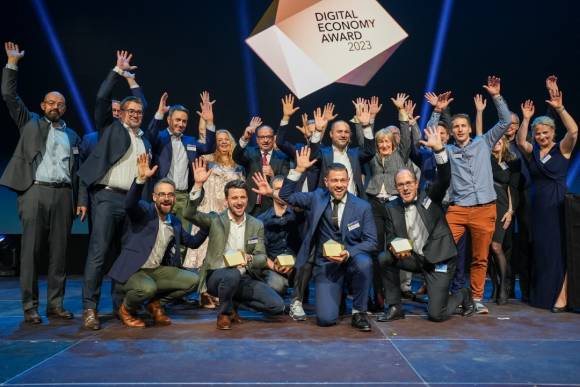 Wer dieses Jahr beim Digital Economy Award jubeln wird, zeigt sich am 14. November 2024. Ab heute können Nominierungen eingereicht werden.