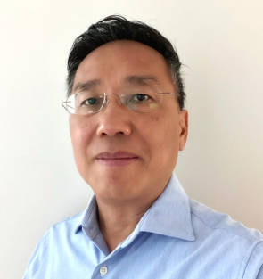 Prof. Dr. Visieu Lac, Professor für Finance und Machine Learning und Studiengangsleiter für Machine Learning Modeling an der IU Internationalen Hochschule 