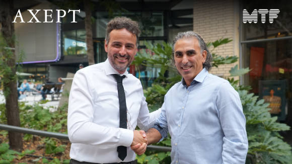 «Die Kunden werden von unserer Zusammenarbeit in vielfacher Hinsicht profitieren», sind sich Raphael Kohler, CEO von Axept Business Software AG und Dario Cardone Leiter Abacus bei MTF Solutions AG einig.