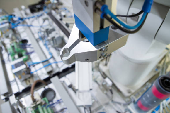 KI kann bestehende Industrien stärken und neue Geschäftsmodelle ermöglichen.