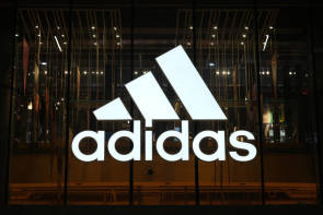 Adidas meldet für das dritte Quartal 2025 deutliche Zuwächse bei Umsatz und Ergebnis und blickt mit einer angehobenen Prognose optimistisch ins Gesamtjahr. 