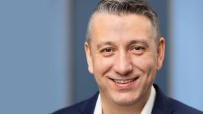 Antonio Lopes von FRITZ! leitet das Webinar