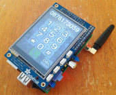 Der Raspberry Pi ist ein Mini-Computer, kostet nur rund 35 Euro und hat die gleiche Größe wie eine Kreditkarte. Ein Bastler hat daraus nun ein Smartphone gebaut.
