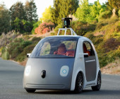 Einsteigen, anschnallen und losfahren: Google hat ein selbstfahrendes Auto ohne Lenkrad, Gas- und Bremspedal vorgestellt. Der Zweisitzer erledigt alles von selbst.