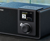 Das Digitalradio Noxon iRadio 410 empfängt Hörfunkprogramme per Internet, DAB+ oder UKW und greift dank UPnP/DLNA auch auf die Musikdatenbank eines NAS-Servers zu.