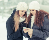 Das Problem kennt fast jeder: Mit normalen Handschuhe lässt sich das Smartphone nicht bedienen. Die Nanotips-Flüssigkeit soll aus jedem Handschuh eine Touchscreen-taugliche Handbekleidung machen.