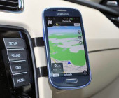 Kein Kleben, kein Bohren, kein Saugnapf - das ist das Prinzip einer neuartigen KFZ-Halterung für Smartphones. Dabei eignet sich der EasyMount für alle gängigen Apple- und Android-Geräte.