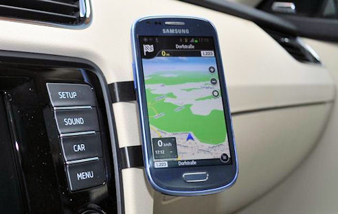 PEARL Auto Handy Halterung: Universelle Kfz-Smartphone-Halterung