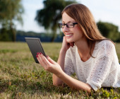 Schnäppchenjäger aufgepasst: Der Online-Händler Amazon hat vorübergehend die Preise für seine E-Book-Reader der Kindle-Serie gesenkt. Das Ersparte lässt sich gleich in Bücher investieren.