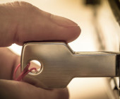 Everyday Carry (EDC) bezeichnet Gegenstände, die man stets mit dabei hat. Dazu zählen auch kleine USB-Geräte für den Schlüsselbund. com! stellt Ihnen 10 interessante USB-Schlüsselanhänger vor.