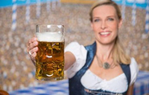 Nur noch wenige Wochen - dann beginnt in München wieder das größte Volksfest der Welt. Wir zeigen, welche Apps Sie vor dem Besuch der "Wiesn" unbedingt auf Ihrem Smartphone installieren sollten.  