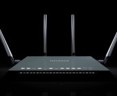 Netgears Router-Familie hat Zuwachs bekommen: Der neue Nighthawk X4 R7500 funkt im 2,4- und 5-GHz-Band von WLAN-ac und teilt die Bandbreite anwendungsabhängig auf verbundene Geräte auf.