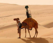 Reiten Sie mit Google auf einem Kamel durch die weiten Dünen der Arabischen Wüste. Die Aufnahmen des Street View Trekkers zeigen Ihnen diesmal die Liwa-Oase im Emirat Abu Dhabi.