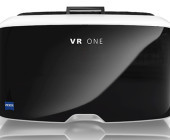 Die Optik-Experten von Carl Zeiss bringen mit der VR One ein Virtual-Reality-Headset im Stil der Samsung Gear VR. Die 3D-Brille soll mit allen Smartphones von 4,7 bis 5,3 Zoll kompatibel sein.