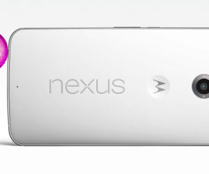 Auch Google kann groß: Das in Zusammenarbeit mit Motorola entwickelte Nexus 6 Phablet ist mit Abmessungen von 82,98 x 159,26 x 10,06 mm ein wenig breiter und dicker als das iPhone 6 Plus. Das Gewicht des neuen Android-Flaggschiffs, das mit Android 5.0 aka