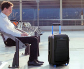 Das ist der richtige Koffer für Technik-Fans: Das Bluesmart Suitcase lässt sich mit der passenden App per Smartphone oder Tablet öffnen und abschließen, wiegen und orten.