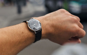 Die analoge Smartwatch Withings Activité ist schon nach einer Woche vergriffen. Der Hersteller Withings will nun informieren, sobald die Uhr wieder verfügbar ist. 