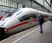 200 Millionen Euro sollen in den nächsten Jahren in den Fernverkehr der deutschen Bahn fließen. Die Investitionen sollen unter anderem dem Aufbau eines kostenlosen WLAN-Netzes zu Gute kommen.