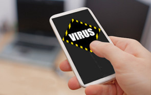 Virus auf Smartphone-Display 