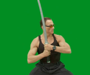 Jean Claude van Damme mit Schwert 