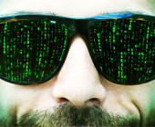 Mann mit Matrix-Brille