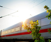 Zug-Wagon im Sonnenuntergang