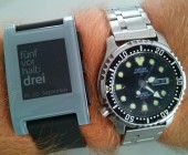 Pebble Watch und Automatik-Uhr