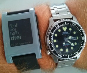 Pebble Watch und Automatik-Uhr 