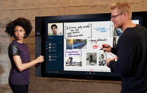 Surface Hub mit Großbildschirm 