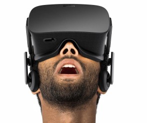 Mann trägt Ocuclus rift brille 