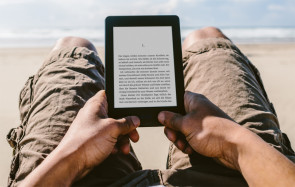 Amazon Kindle Paperwhite am Strand 