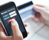 Smartphone mit Mobile-Banking-App