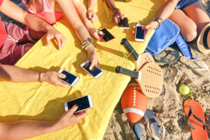 Handys am Strand