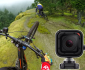 Mountain-Biker mit Action-Kamera