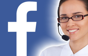 Facebook-Logo und Kundendienst-Mitarbeiterin 