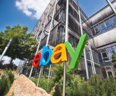 eBay Logo an einem Gebäude
