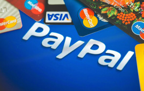 paypal auf Desktop-pc und Smartphone 