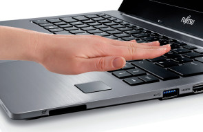 Handvenenerkennung: Das Lifebook U904 enthält optional den Scanner PalmSecure.