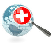 Globus und Lupe mit dem Symbol der Schweiz