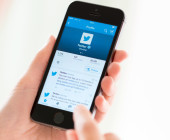 Twitterseite auf dem Smartphone-Display
