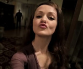 Frau macht Selfie mit Kussmund