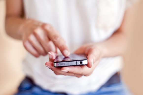 Frau mit Smartphone 