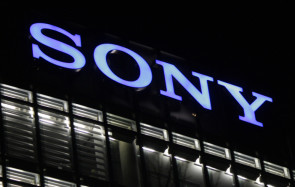 Sony-Logo auf Gebäude 