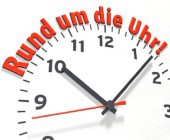 Uhr auf der steht 'Rund um die Uhr'